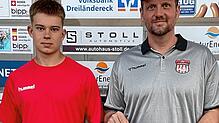 Junges Talent: Der 17-jährige Jonas Gutgsell, der vom Bahlinger SC zum FV Lörrach-Brombach kommt, hat Trainer Thorsten Szesniak (rechts) ...