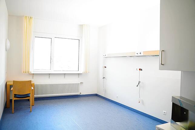 Im zweiten Obergeschoss angekommen, gibt es weitere Patientenzimmer. Nur dieses Mal eben nicht auf der Intensiv-Station.