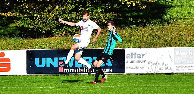 Bild 40: FC Zell übernimmt mit dem 2:1 beim FC Erzingen die Tabellenführung &ndash; und wir haben die Bilder!