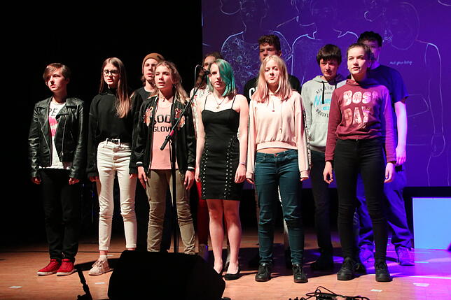 Mit Talent: Die Mitglieder des Ensembles „Junges Theater“ der Festspielgemeinde Bad Säckingen schrecken auch nicht davor zurück, sich ...