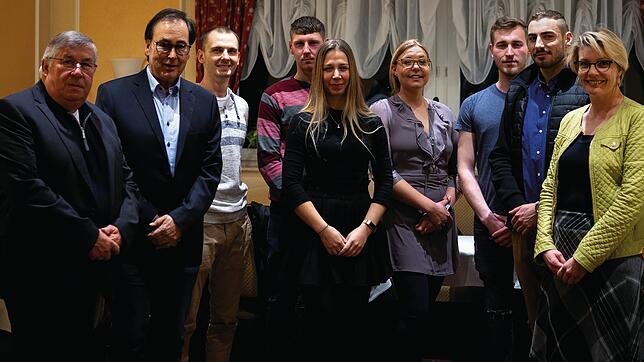 FDP-Kreisvorsitzende Elke Metzler (re.) mit einem Teil des Kandidaten-Teams (v.l.): Rolf Eberle, Konrad Maneth, Konstantin Ruhl, Daniel ...