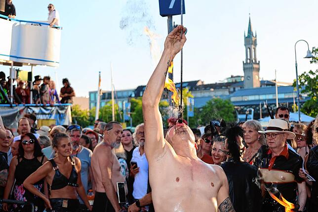 Bild 17: Lack, Leder, Latex! Dieses Spektakel bieten die BDSM-Fans im Konstanzer Hafen