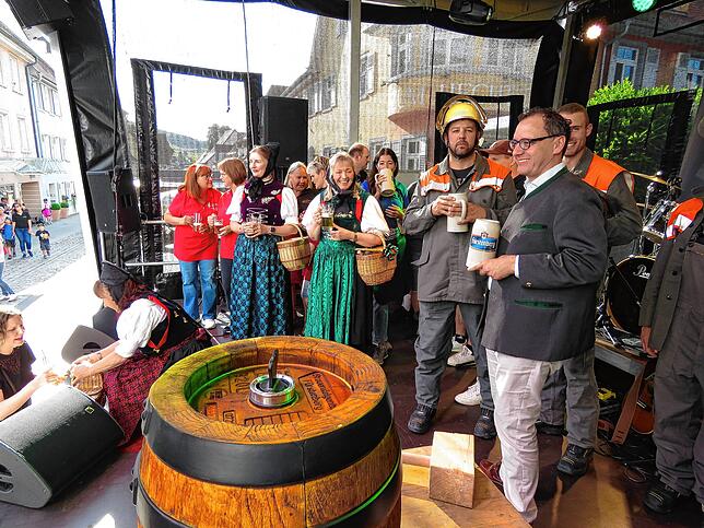 Bild 21: Geisinger in Partylaune: Straßenfest lockt tausende Besucher an