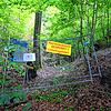 Dieses Gitter ist die erste Sperrung am Fuß der Marienschlucht. Die zweite ein Stück dahinter ist ein großes neongelbes Banner auf einem ...