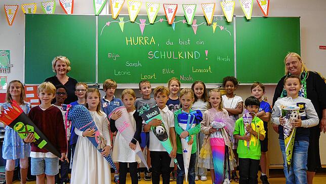 Die Klasse 1/2e der Burgbergschule Überlingen. Die Klassenlehrerinnen Bettina Högner und Astrid Knörich begrüßen die Erstklässler.
