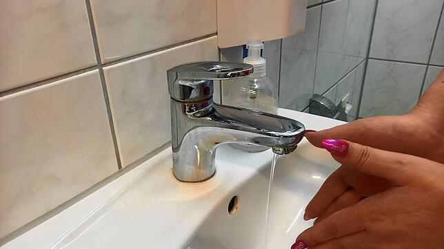 Kein Wasser am Hahn: Das erlebten mehrere Haushalte am Mittwoch in der Alleenstraße in Schwenningen. Glücklicherweise war der Schaden in ...