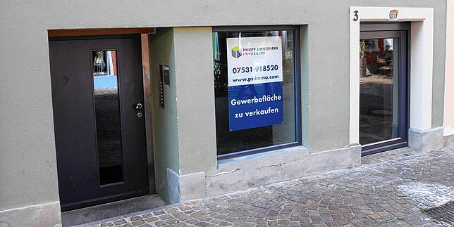 Neugasse 3 im Mai. Im ersten Halbjahr 2022 steht hier „Gewerbefläche zu verkaufen“.