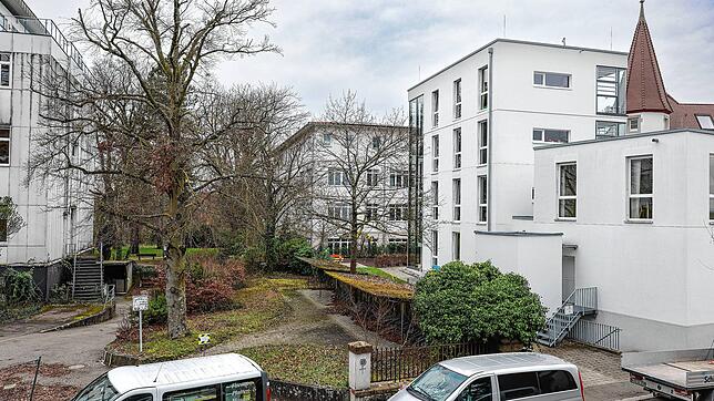 In die Lücke zwischen den bestehenden Gebäuden des Krankenhauses (links) und der Luisenklinik (rechts) würden letztere gerne einen ...