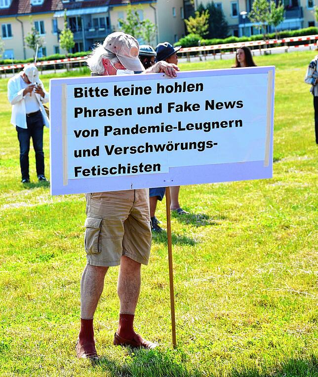 Auch die Gegen-Meinung wurde auf der Kundgebung vertreten.