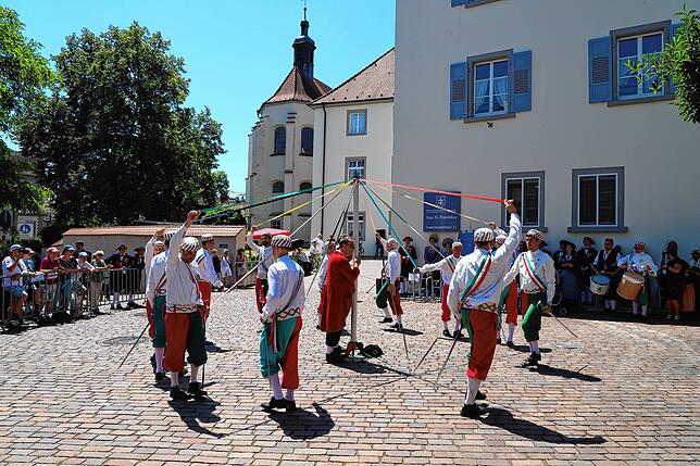 Die italienische Folkloregruppe Bal da Sabre ist im piemontesischen Fenestrelle im Nordosten Italiens zuhause. Sie war bereits 2009 zu ...