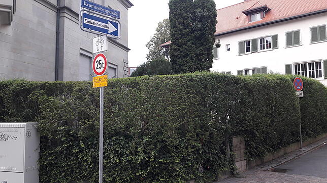Richtig, Sie sind auf dem richtigen Pfad. Hier über die Krummebergstraße gelangen Sie Richtung Renkerbrücke, und von dort auf die ...