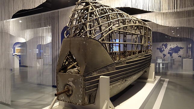 Die Gondel des Luftschiffs L&nbsp;30 ist das Herzstück der Ausstellung im Zeppelin Museum &bdquo;Vernetzung der Welt. Pionierfahrten und ...