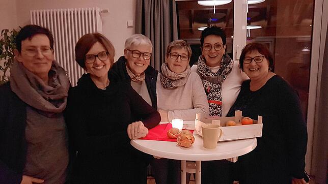 Vorstand und Beisitzer der katholischen Frauengemeinschaft Tengen (v.l.): Ruth Breinlinger, Doris Schmidt-Brütsch, Angelika Eichkorn, ...