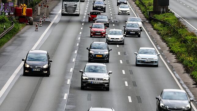 Mittelspurschleicher nerven andere Autobahnfahrer. (Archivfoto)