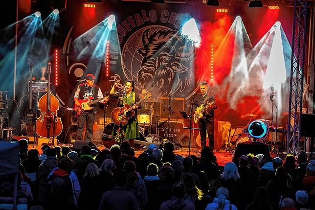 Bild 2: Maria & The Rhythm Boosters beim Schwenninger Kürbisfest am Samstagabend