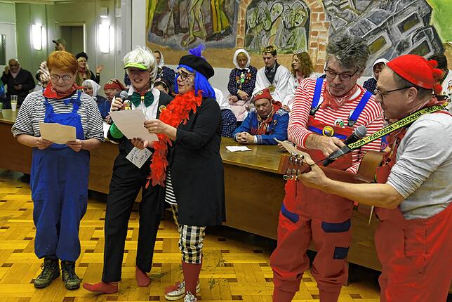 Bild 22: Alle Bilder zum Schmotzigen Dunschtig: Narren übernehmen das Singener Rathaus