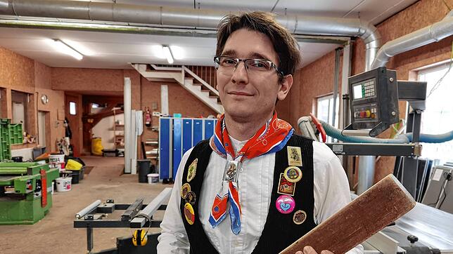 Der neue Gildemeister Florian Meßmer in der Werkstatt seiner Zimmerei. Ist neuer Chef der Zimmermannsgilde.