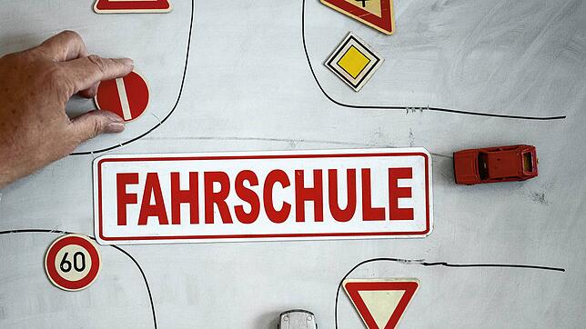 Fahrlehrer aus Pfullendorf sind fassungslos über einen Berufskollegen, der mehrere Fahrschülerinnen vergewaltigt haben soll und daher ...