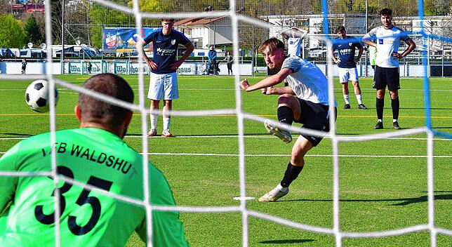 Bild 1: SV Buch siegt 3:2 beim VfB Waldshut – und wir haben Fotos!