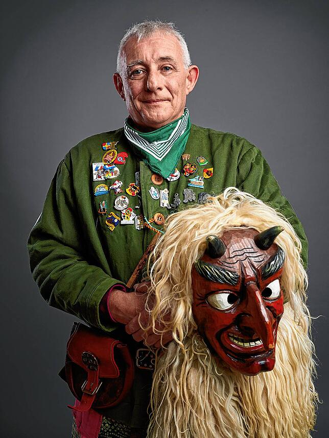 Bild 21: Wer verbirgt sich hinter der Larve? Das zeigt der erste Teil des Foto-Projekts &bdquo;Hinter der Maske&ldquo;