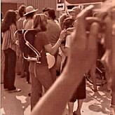 Bernd Friebe im Jahr 1978 mit Bart und Kinderrucksack bei einer Demonstration gegen das Kernkraftwerk Leibstadt. Trotz zahlreicher ...