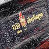 Auf der regennassen Dienstkarosse des Überlinger Oberbürgermeisters prangt dieser Aufkleber &bdquo;1250 Jahre Überlingen&ldquo;. Die ...