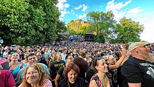 Traumhaftes Wetter, tolle Kulisse: Das erste Konzert des Hohentwiel-Festivals mit knapp 2000 Besuchern legte einen Traumstart nach der ...
