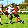 Die Marbacher Rene Riegger (links) und Tim Aschenbrenner sowie Yannik Thurau (rechts, Bonndorf) kämpfen um den Ball.