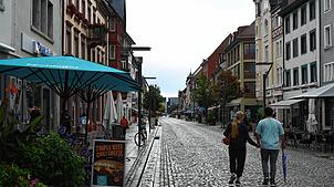 Ruhige Stimmung in der Niederen Straße nach einem Regenguss. Am Montagabend, 25. August, ging es nicht so friedlich in der Straße in der ...