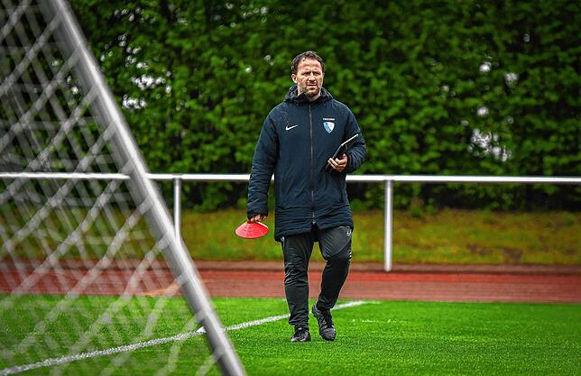Vor dem Training: Leistungsdiagnostiker Rexhep Kushutani vom VfL Bochum.