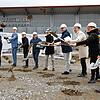 Spatenstich zum neuen Service- und Verwaltungszentrum der Stadtwerke Radolfzell (v.l.): Jens Heinert (Sparkasse Hegau-Bodensee), ...