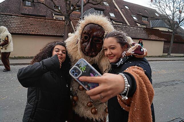 Die Hugelohs sind sogar für ein Selfie zu haben.