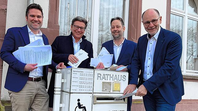 Sie haben gezeigt, wie schlecht die Briefzustellung im Hegau funktioniert: Eilige Post wirft Singens Oberbürgermeister Bernd Häusler ...