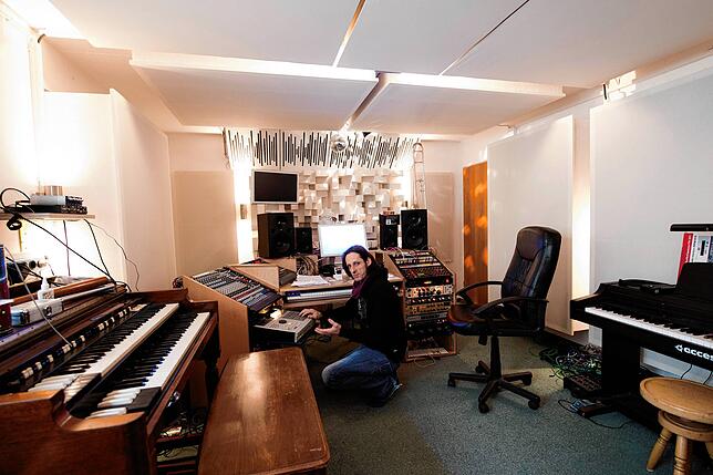Auch nach dem Ende der Band Reamonn macht Sebastian Padotzke noch immer viel Musik, so wie hier in seinem Studio in München.