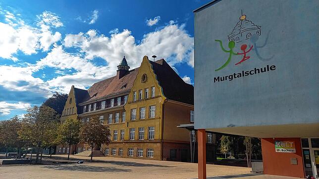 Das 1911/12 errichtete Hauptgebäude der Murgtalschule dient bis heute als Unterrichtsstätte. Es ist inzwischen eine reine Grundschule. ...