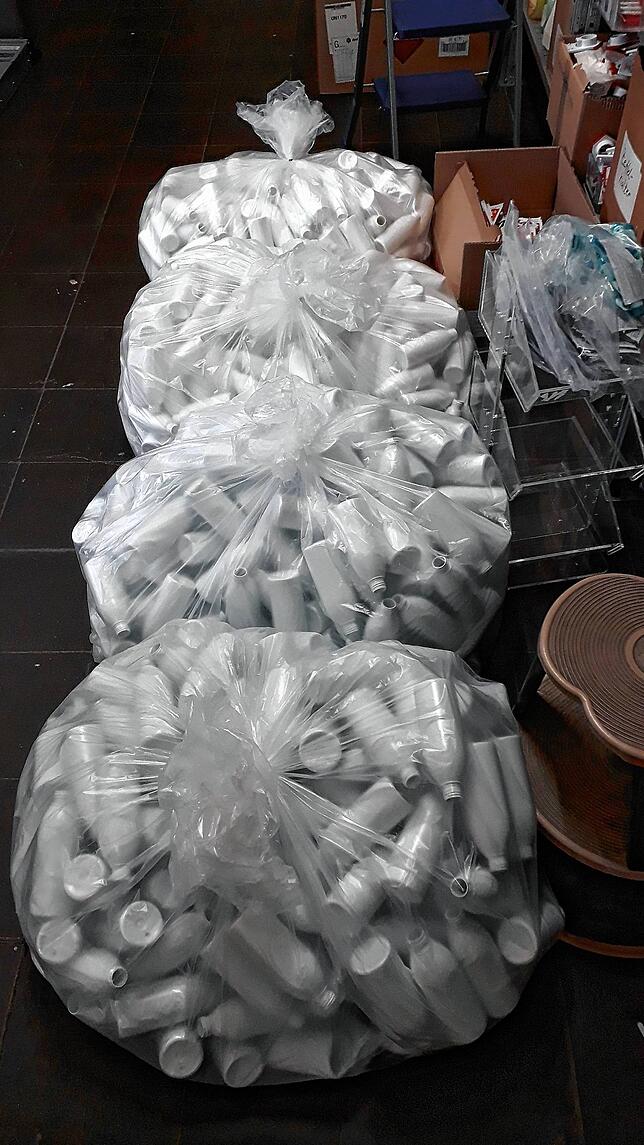 72 Stunden muss das in der Apotheke hergestellte Desinfektionsmittel ruhen, bis er einsatzbereit ist.