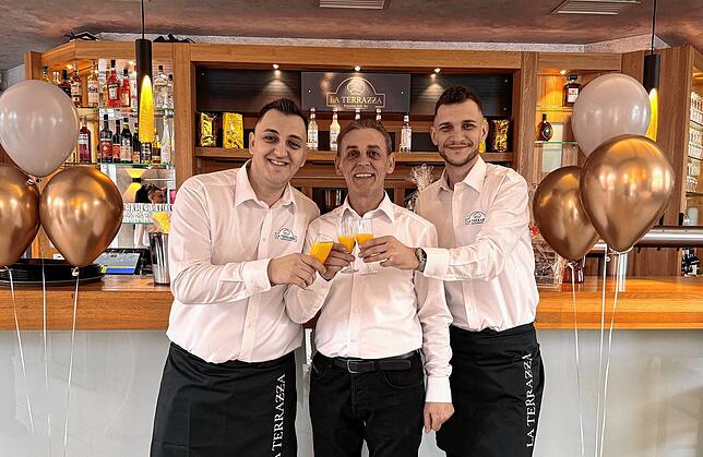 Mahmud Mahmudi, Dzumali Mahmudi und Valon Ramadani waren bei der Eröffnung des Restaurant La Terrazza Anfang des Jahres noch optimistisch.