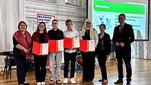 Kultusministerin Theresa Schopper, Felina Hornig, Leon Vasic, Maximilian Würthner, Tabarak Shaikheleid, Geschichtslehrerin Larissa Zürn ...