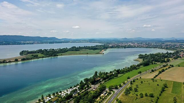 Auf dem Untersee bei Radolfzell kenterte der Katamaran. (Symbolbild)