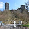 Der Platz für die Baustelleneinrichtung und die Kranstellfläche sind gerichtet. Als Nächstes wird der Ostturm der Ruine Roggenbach ...