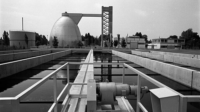 1979 wird das neuste Wahrzeichen der Umwelthauptstadt Radolfzell eröffnet: die Kläranlage. Sie galt damals als eine der modernsten am ...