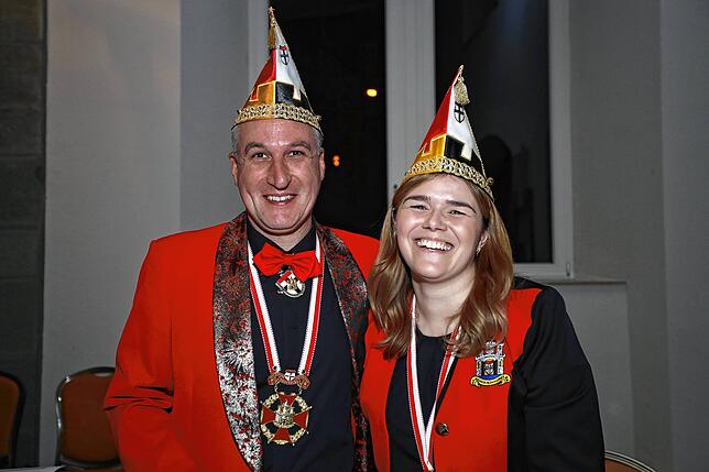 Bild 1: Die Narrengesellschaft Niederburg feiert ihren Fasnachtsauftakt