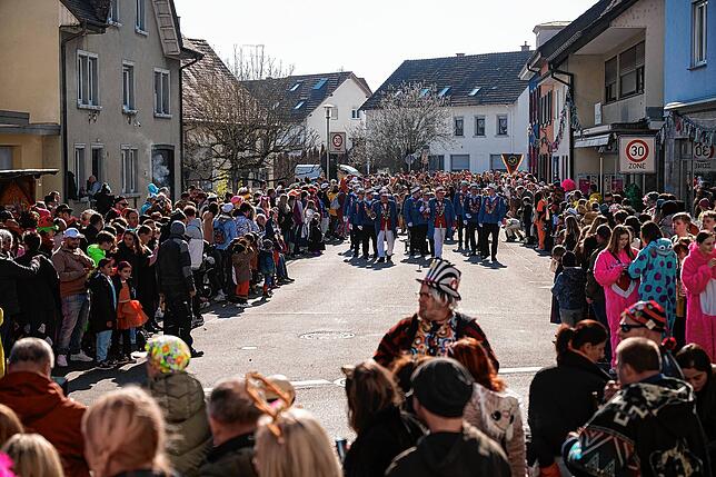 Bild 12: Unvergessliche Bilder vom Rosenmontagsumzug in Gottmadingen: So bunt war die Fasnacht 2025!