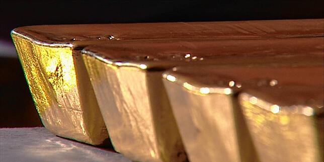 Wie viel Nazi-Gold wohl in diesen Schweizer Goldbarren steckt? Standbild aus dem Dokumentarfilm „Warum ist die Schweiz so ...