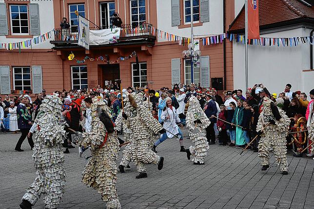 Bild 2: Narren und Stadt feiern in Bad Dürrheim Fasnetsauftakt