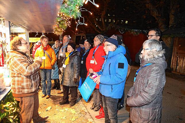 Jede Frage der Besucher wird am Glaskunst-Stand, der unweit des Gondele-Hafens zu finden ist, beantwortet.