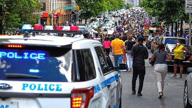 Die Polizei in New York desinfiziert im Zuge der Corona-Pandemie ihre Fahrzeuge mit Sprühsystemen der J. Wagner GmbH. Das Foto zeigt ...