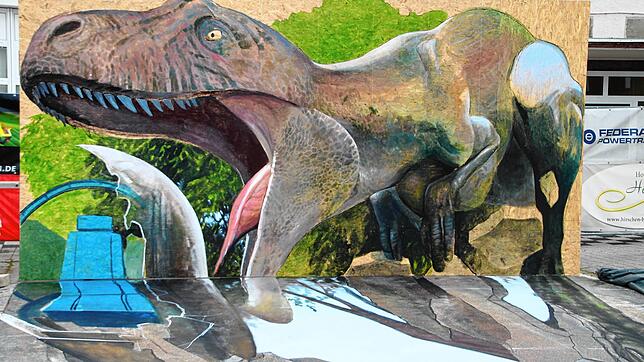 Dieses spektakuläre 3D-Bild mit dem Dinosaurier T Rex zaubert der Profi Nikolaj Arndt für das Street-Art-Festival auf den Blumberger ...