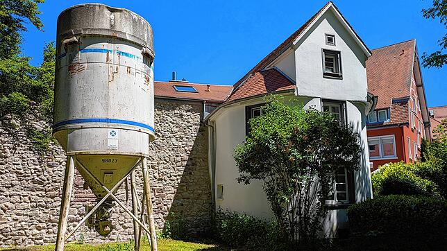 Betonsilo an der Stadtmauer Villingen: Die Anlage steht dort noch, weil es vermutlich noch Nachbesserungen im Zuge der Mauersanierung ...