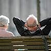 Heutige Senioren sind vergleichsweise gut abgesichert. Kommende Generationen werden bei den Renten erhebliche Einschnitte hinzunehmen ...